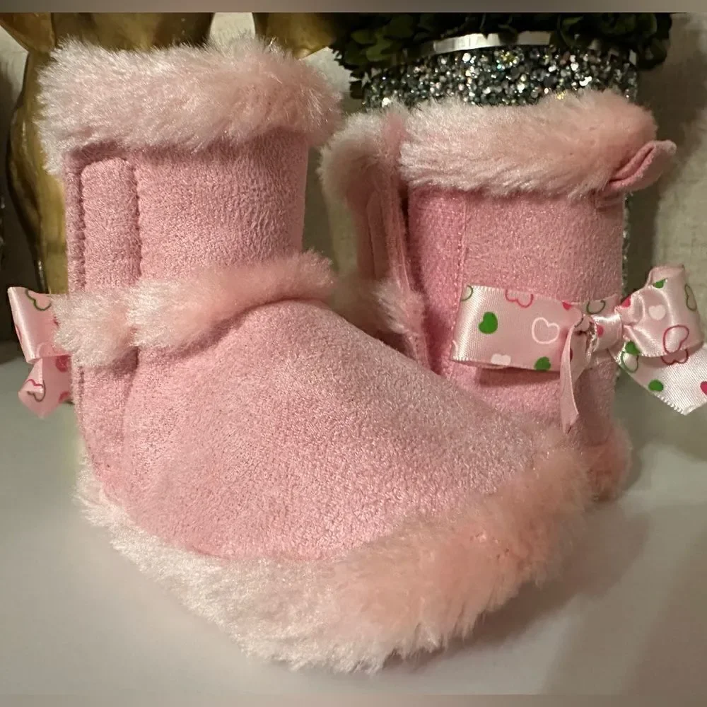 NEW pink fur boots for CUTE GIRLS SIZE 4-6 months